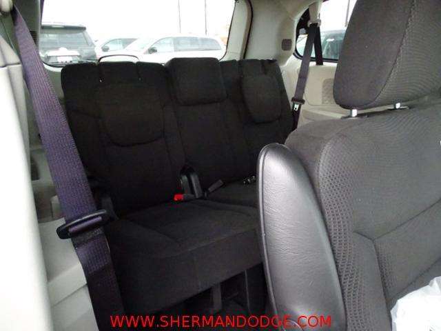 Dodge Grand Caravan 2017 photo 9